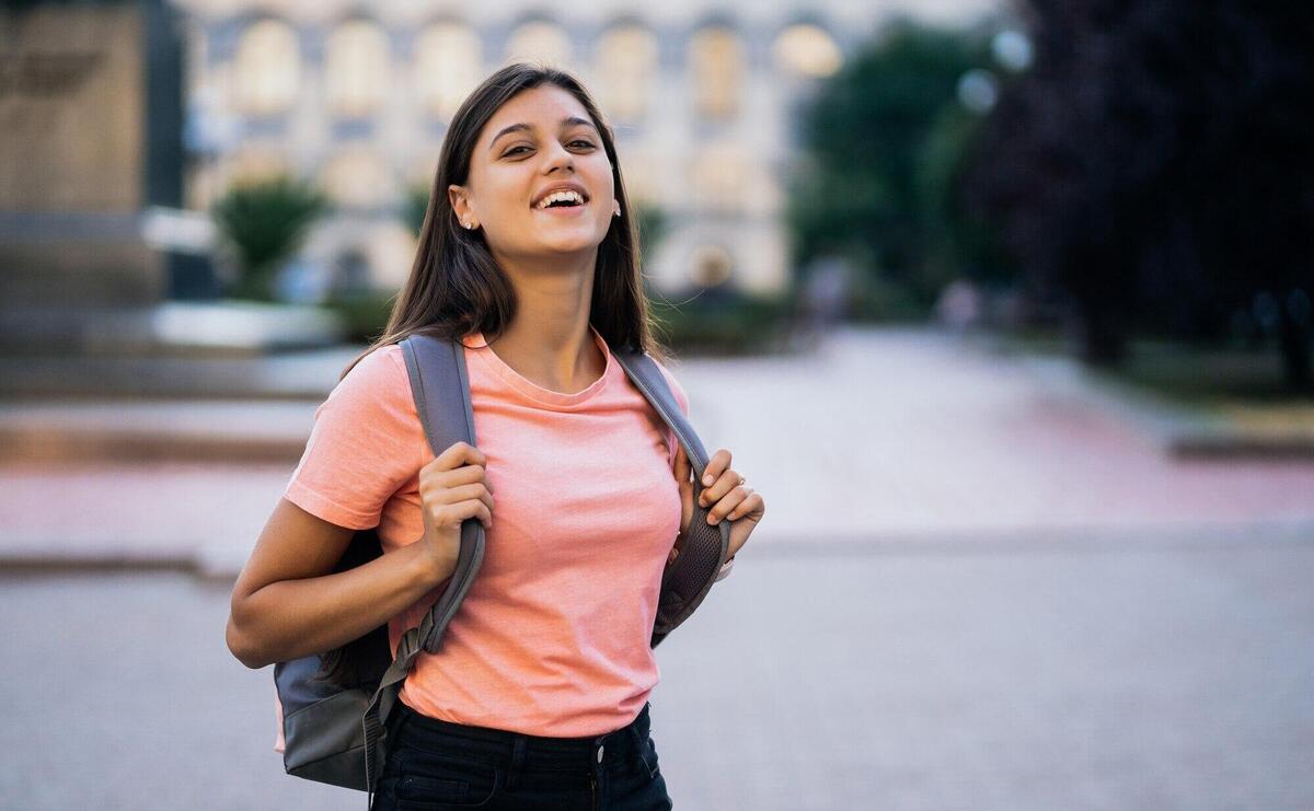 Summer lifestyle fashion portrait of young stylish woman