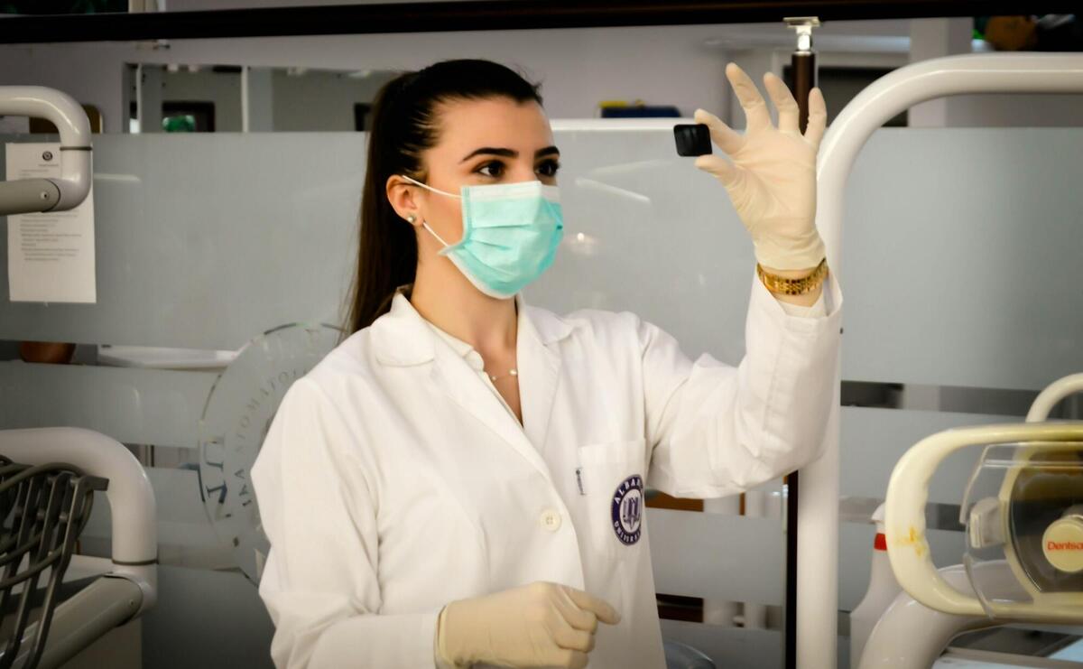 woman inside laboratory