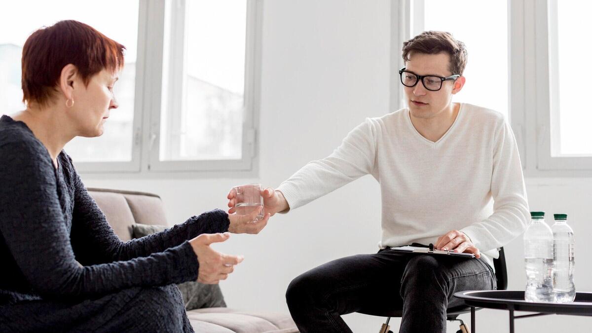 Front view of psychologist consulting a patient