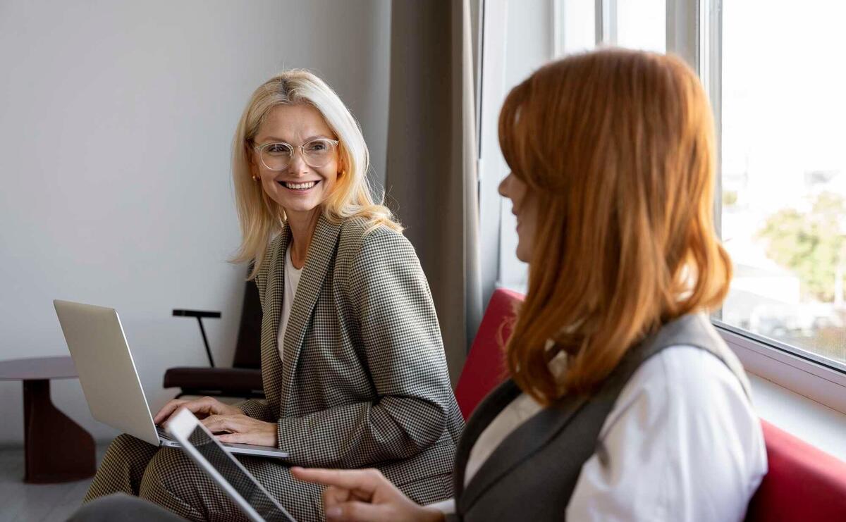 Medium shot smiley women working together